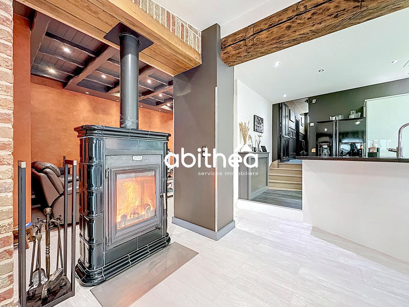 Maison - 305 m² - 9 pièces