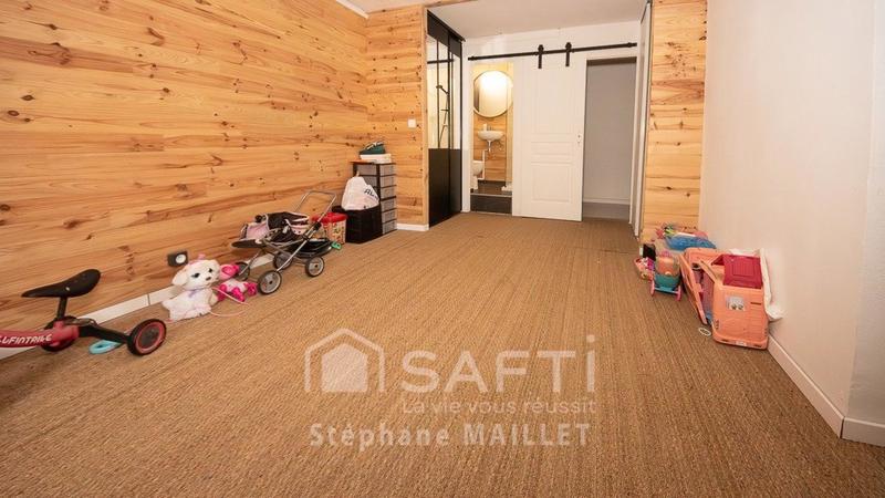 Maison - 227 m² - 8 pièces