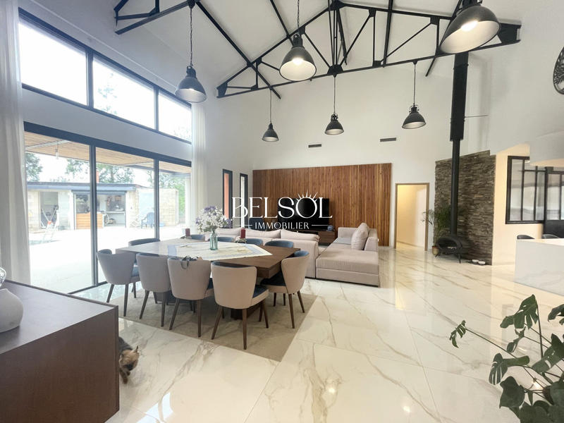 Villa - 216 m² - 7 pièces