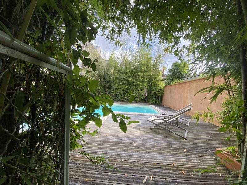 Maison - 260 m² - 10 pièces