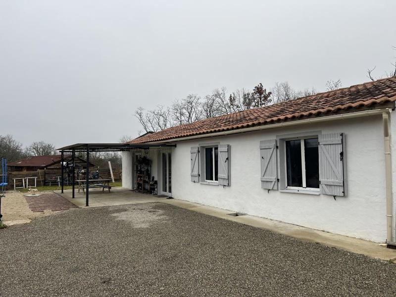 Propriété - 95 m² - 5 pièces