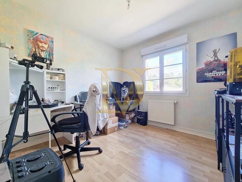 Propriété - 245 m² - 11 pièces