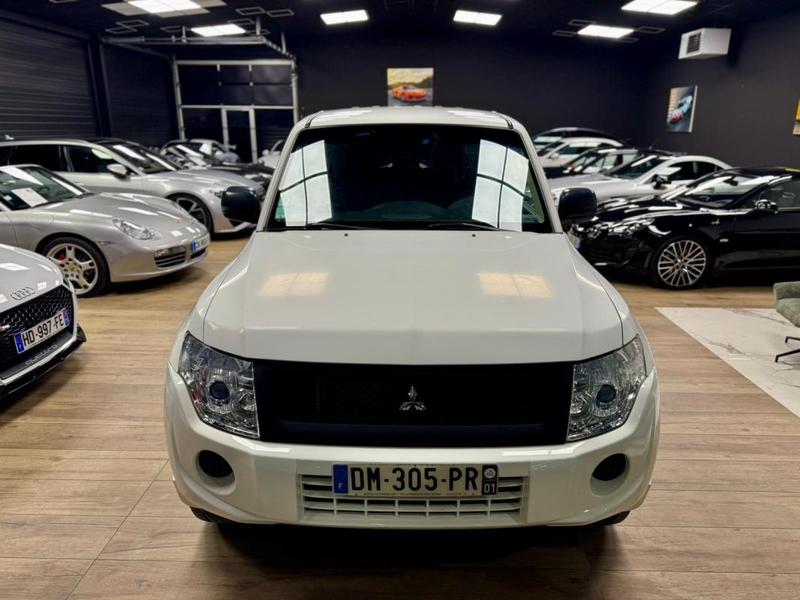 Mitsubishi Pajero III (2) 3.2 Di-D 200 Sport Black 3p