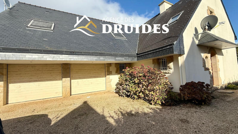 Maison - 251 m² - 9 pièces