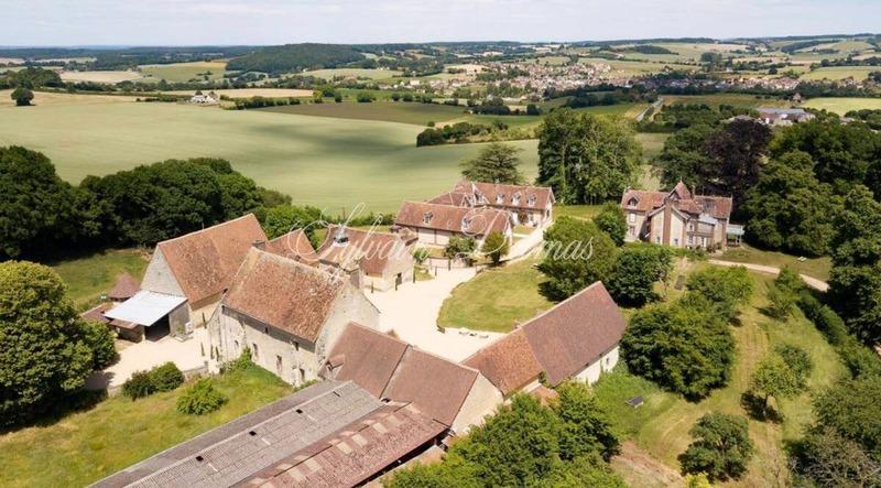 Château - 4 400 m² - 35 pièces