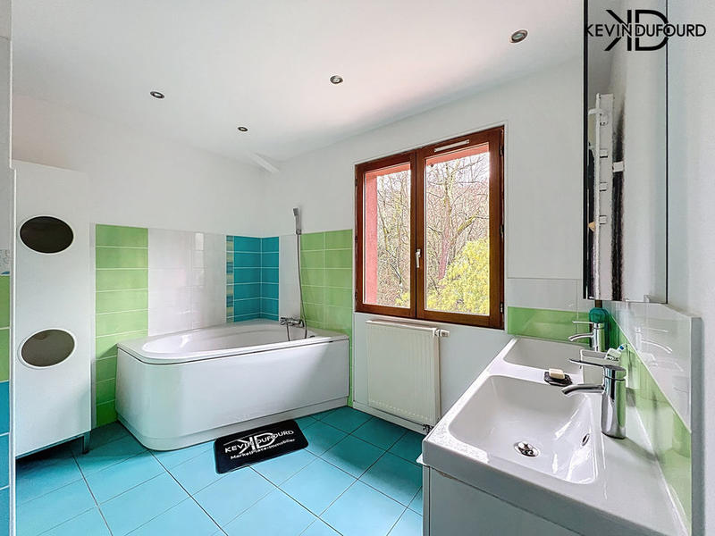 Maison - 200 m² - 9 pièces