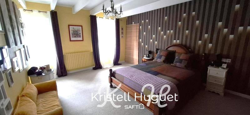 Maison - 195 m² - 9 pièces