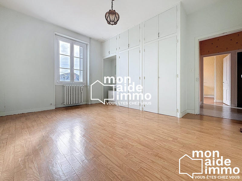 Maison - 240 m² - 9 pièces