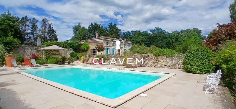 Maison - 320 m² - 12 pièces