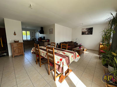 Maison - 99 m² - 5 pièces