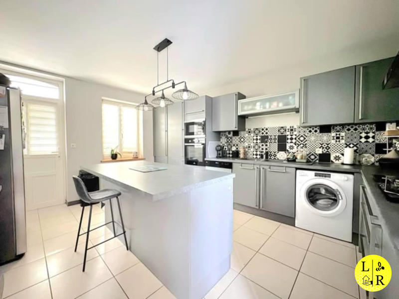 Maison - 167 m² - 8 pièces