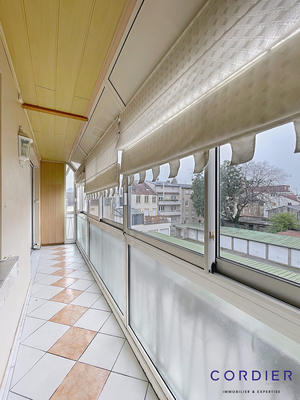 Appartement - 79 m² - 4 pièces