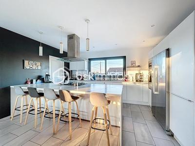 Maison - 168 m² - 6 pièces