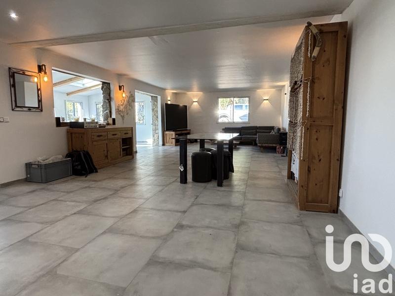 Maison - 270 m² - 9 pièces