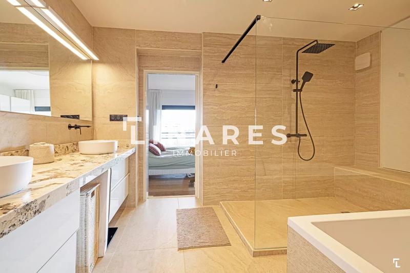 Appartement - 206 m² - 6 pièces