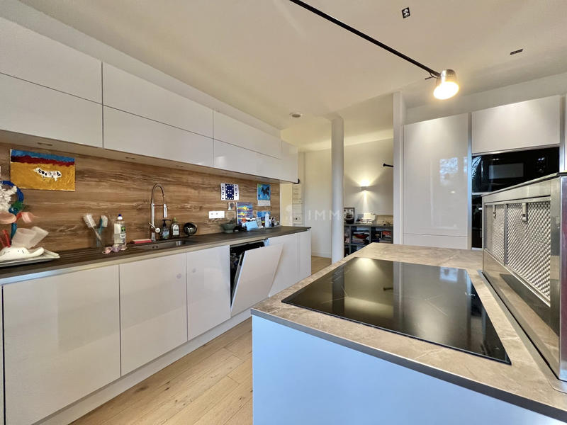 Maison - 859 m² - 13 pièces