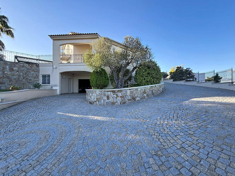 Maison contemporaine - 197 m² - 4 pièces