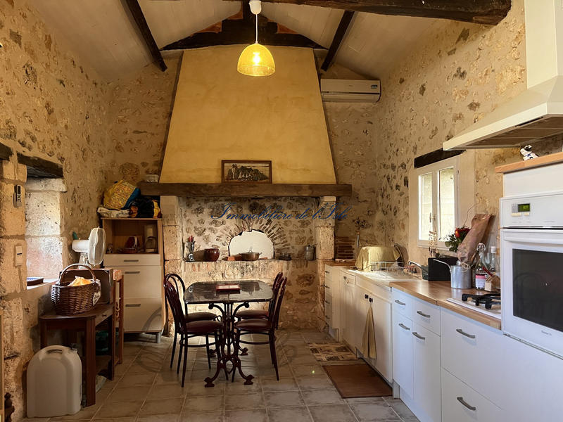 Maison - 233 m² - 8 pièces