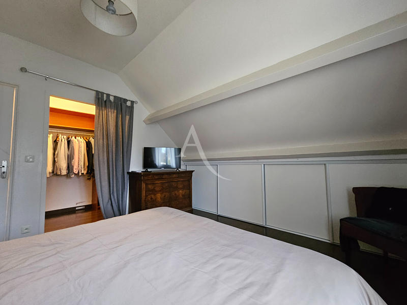 Maison - 213 m² - 6 pièces