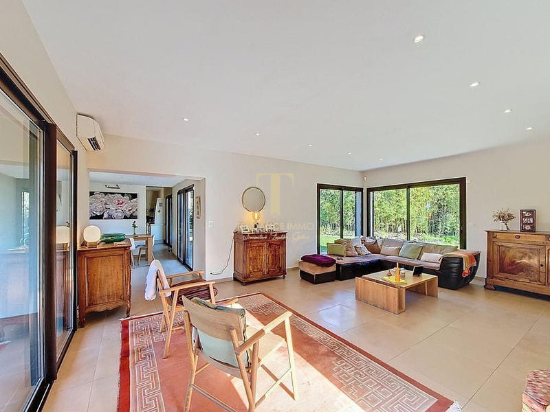 Villa - 215 m² - 7 pièces