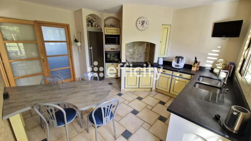 Maison - 140 m² - 5 pièces