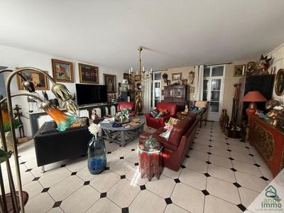 Maison - 255 m² - 10 pièces