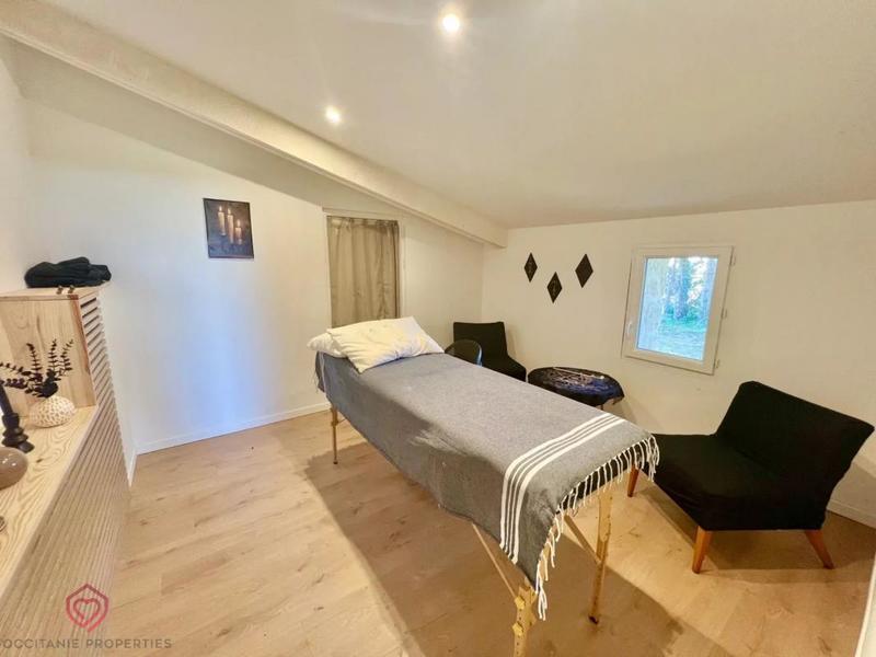 Propriété - 202 m² - 5 pièces