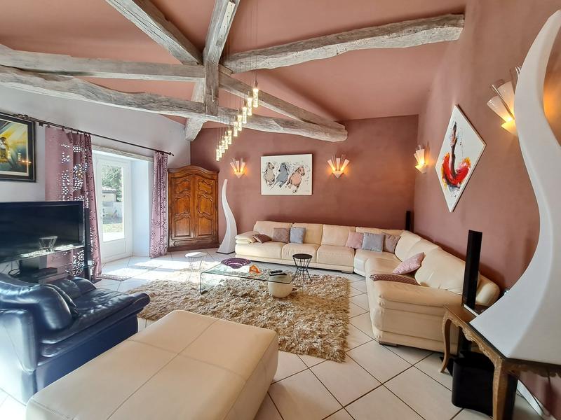 Maison - 250 m² - 6 pièces