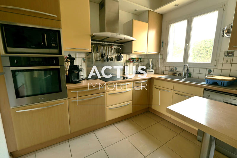 Maison - 196 m² - 7 pièces