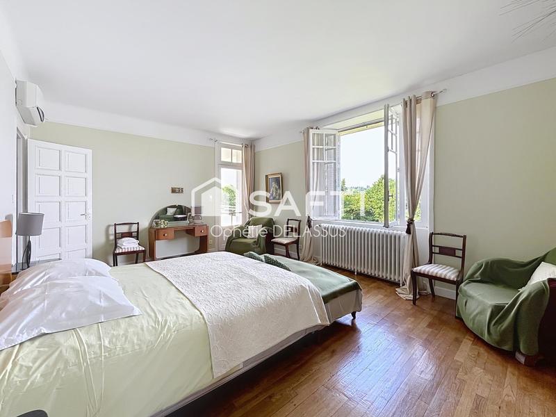 Maison - 300 m² - 9 pièces