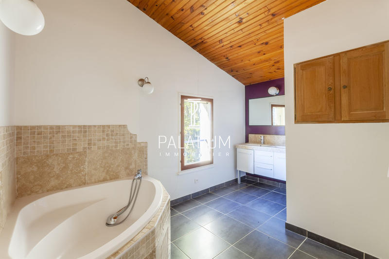 Maison - 326 m² - 9 pièces