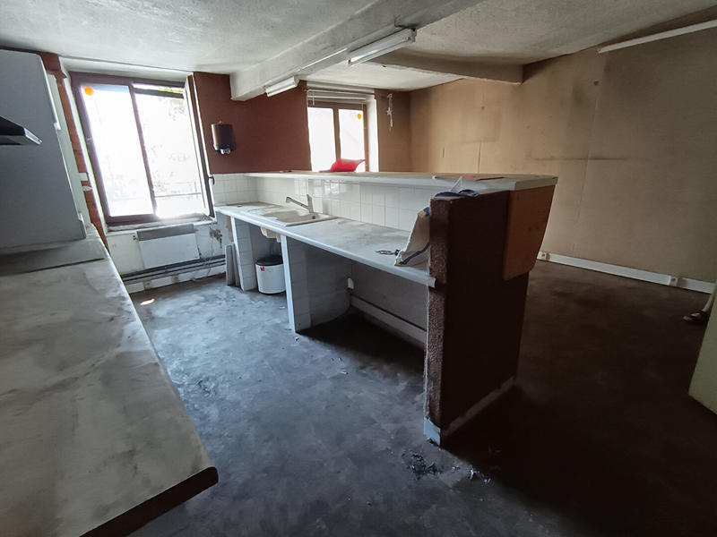 Local d'activité / Entrepôt - 650 m² - 12 pièces