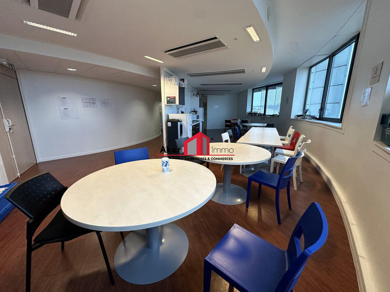 Bureau - 1 461 m²