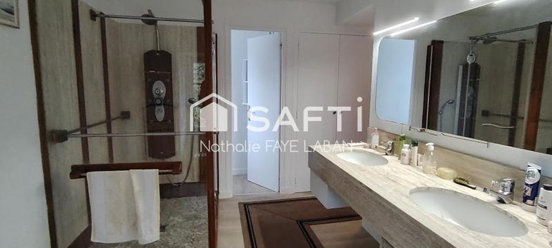 Maison - 300 m² - 8 pièces