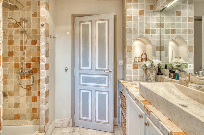 Villa - 235 m² - 6 pièces