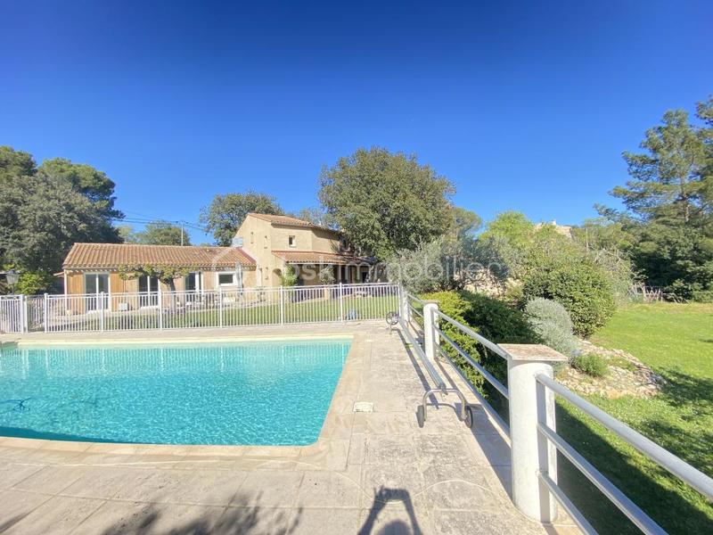 Villa - 185 m² - 6 pièces
