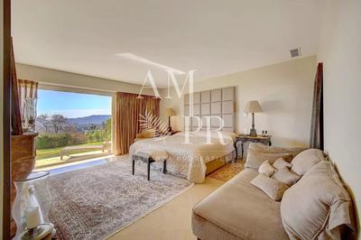 Villa - 300 m² - 8 pièces