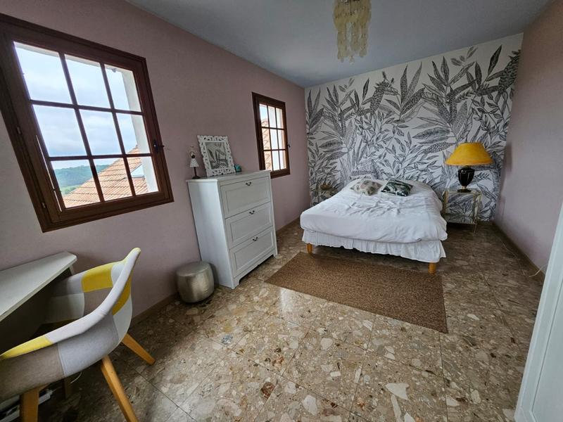 Maison - 250 m² - 10 pièces