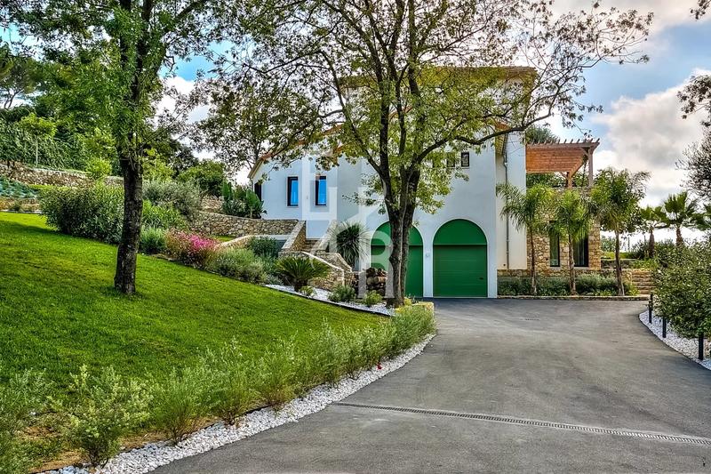 Maison - 295 m² - 7 pièces