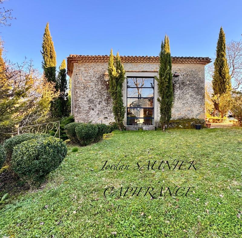 Propriété - 407 m² - 10 pièces