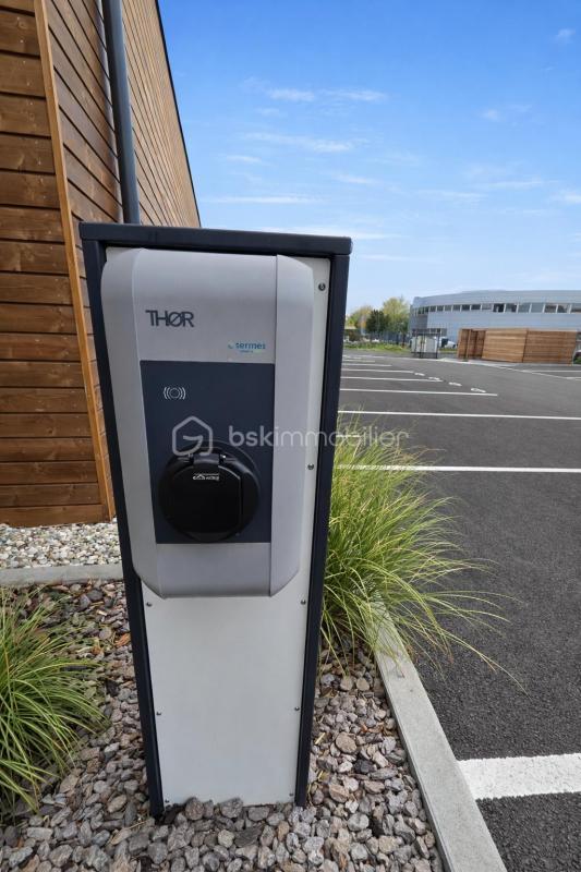 Local d'activité / Entrepôt - 1 383 m² - 15 pièces