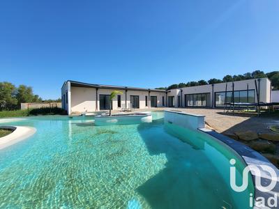 Maison - 240 m² - 6 pièces