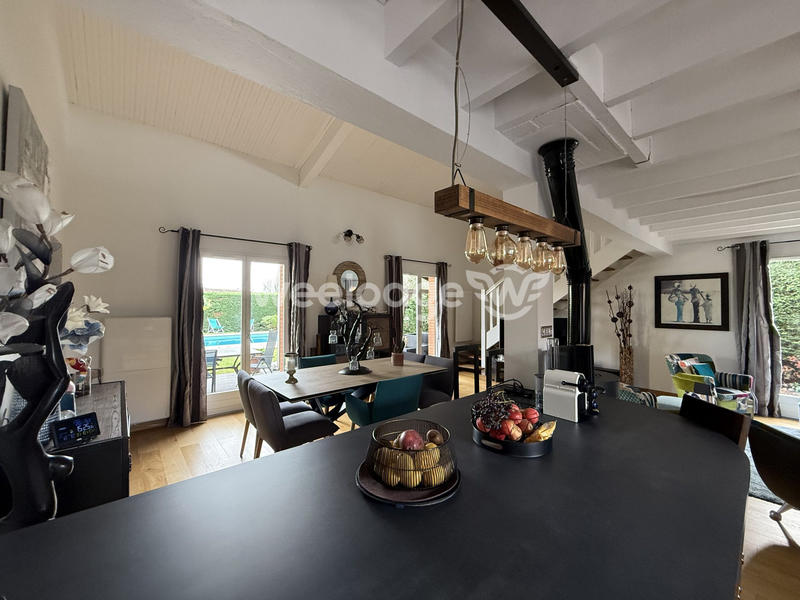 Maison traditionnelle - 207 m² - 6 pièces