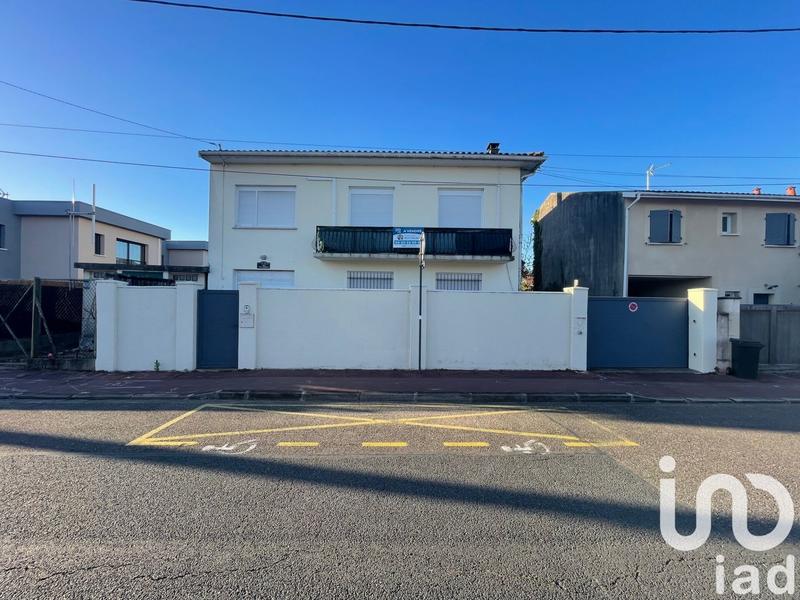 Maison - 220 m² - 8 pièces