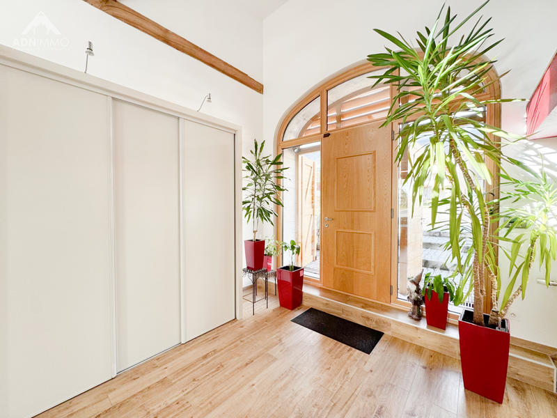 Maison - 280 m² - 6 pièces