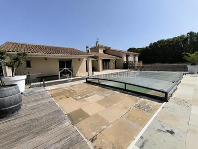 Maison traditionnelle - 188 m² - 6 pièces