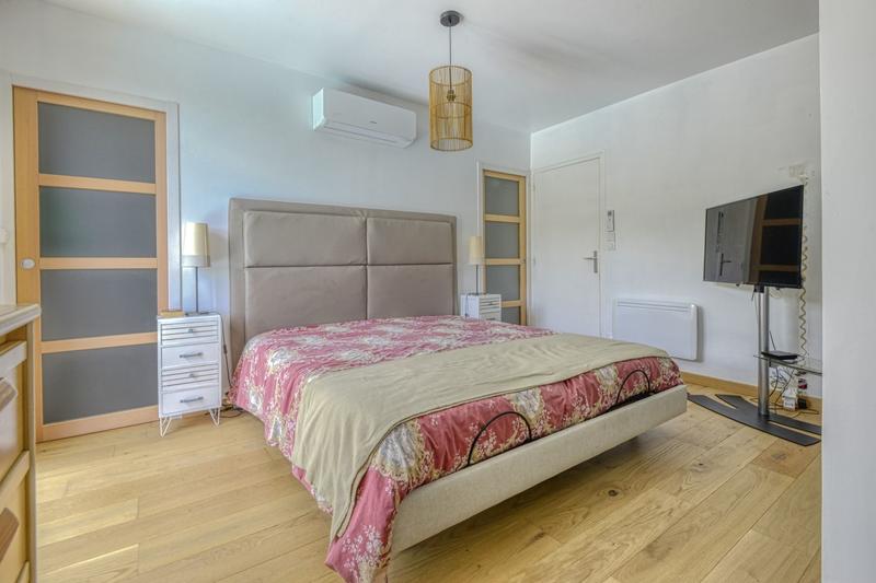 Maison - 240 m² - 7 pièces