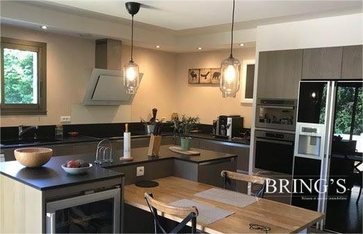 Maison traditionnelle - 350 m² - 10 pièces