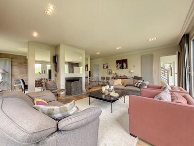 Maison traditionnelle - 388 m² - 15 pièces