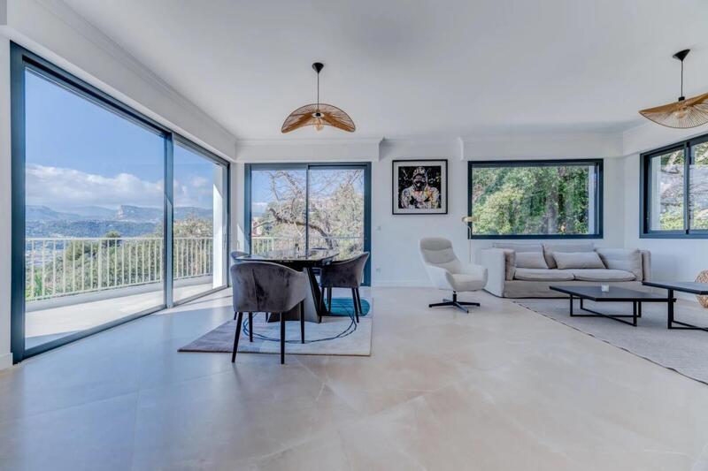 Maison - 212 m² - 7 pièces